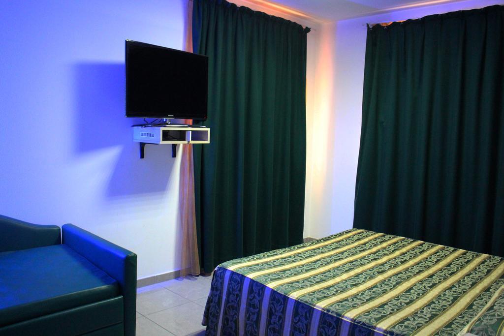 Orange Motel Vergiate Extérieur photo