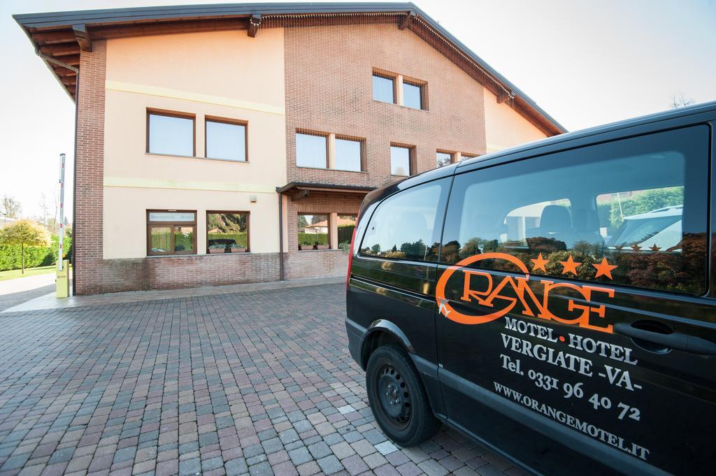 Orange Motel Vergiate Extérieur photo