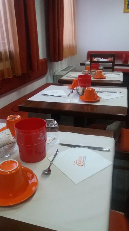 Orange Motel Vergiate Extérieur photo