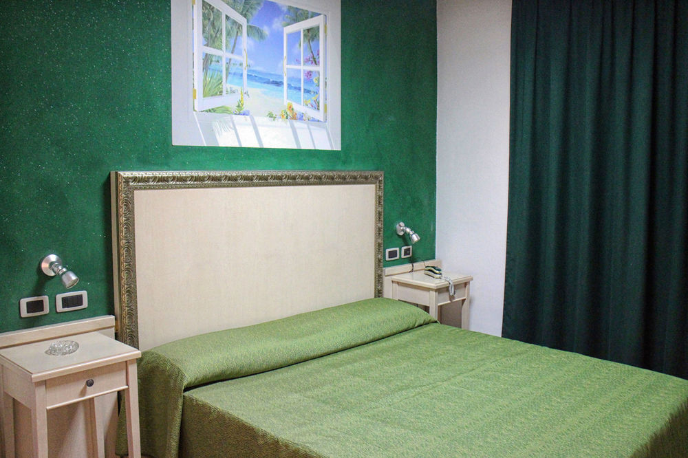 Orange Motel Vergiate Extérieur photo