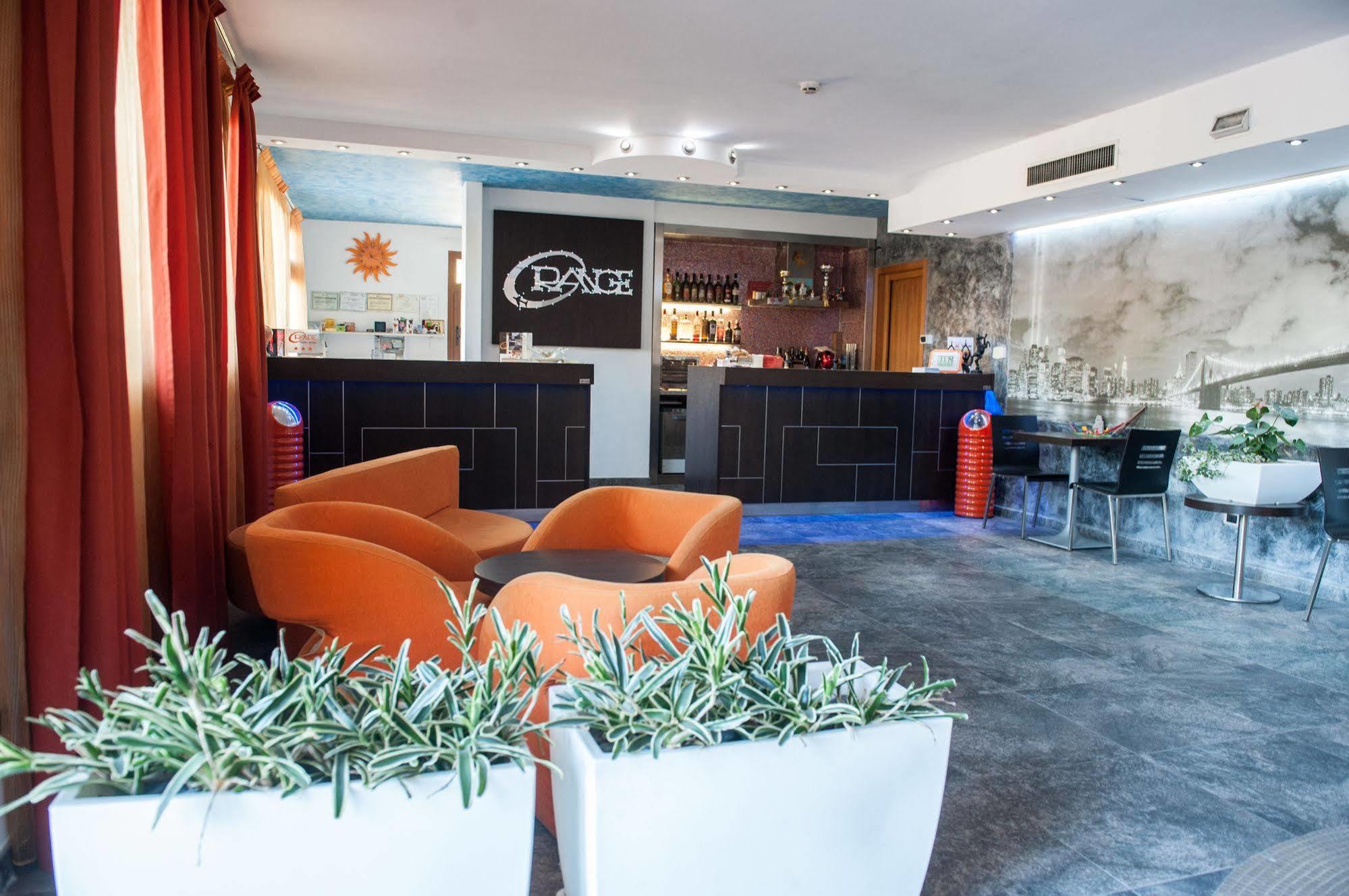 Orange Motel Vergiate Extérieur photo