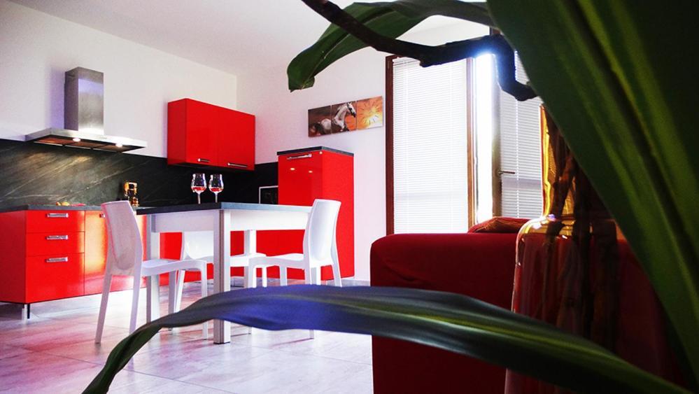 Orange Motel Vergiate Extérieur photo